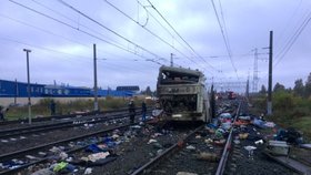 Vlak a autobus se srazily východně od Moskvy, 16 mrtvých.