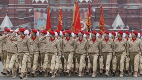Rusko slaví výročí konce druhé světové války. Na Ruském náměstí v Moskvě se k příležitosti koná tradiční vojenská přehlídka (9. 5. 2019)