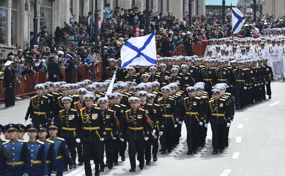 Rusko slaví výročí konce druhé světové války. Na Ruském náměstí v Moskvě se k příležitosti koná tradiční vojenská přehlídka (9.5. 2019)