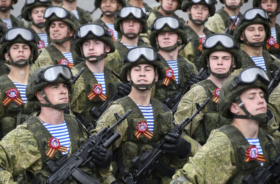 Rusko slaví výročí konce druhé světové války. Na Ruském náměstí v Moskvě se k příležitosti koná tradiční vojenská přehlídka. (9. 5. 2019)