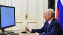 Vladimir Putin hlasoval ve volbách online. Vladimir Putin hlasoval ve volbách online.