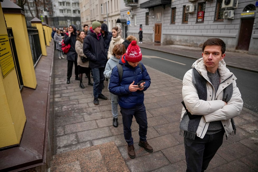 Polední fronty před volbami v Moskvě (17. 3. 2024)