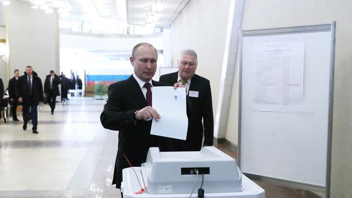 Vladimir Putin u prezidentských voleb (18. 3. 2018).