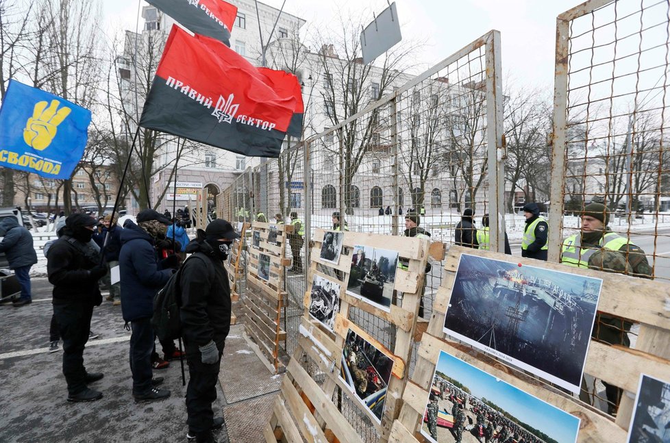 Demonstrace ukrajinských nacionalistů v Kyjevě během ruských prezidentských voleb