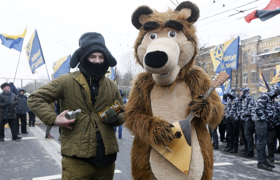 Demonstrace ukrajinských nacionalistů v Kyjevě během ruských prezidentských voleb