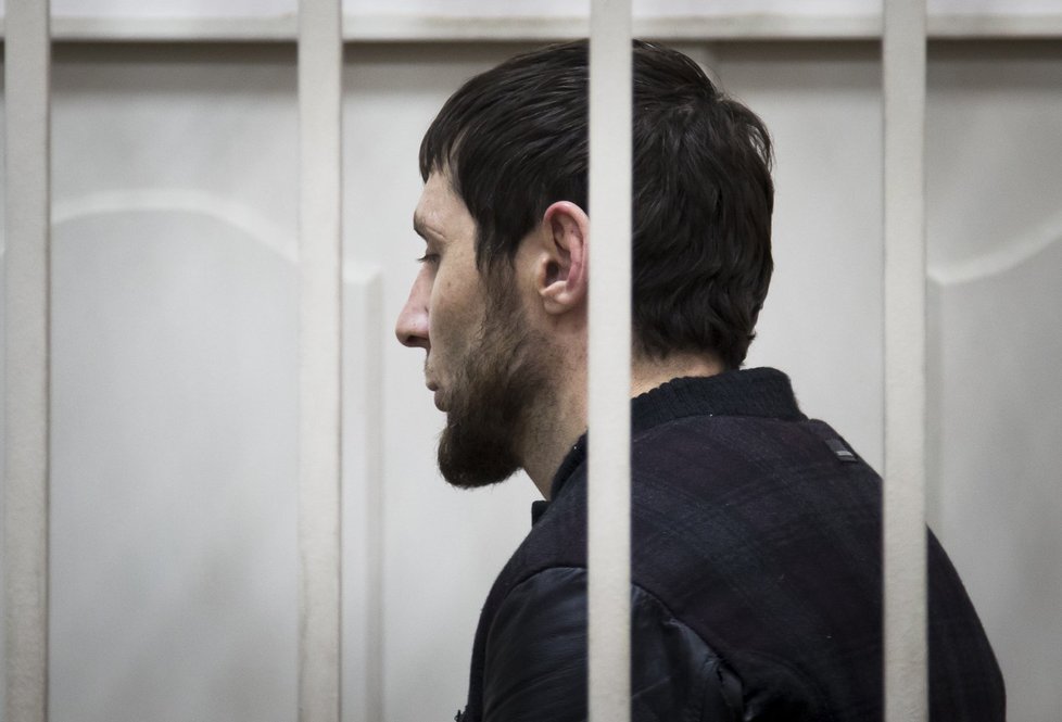 Zaur Dadajev v soudní místnosti v Moskvě.