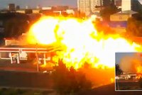 Podezřelý výbuch benzinky uprostřed města: Pumpu natáčeli několik minut před explozí