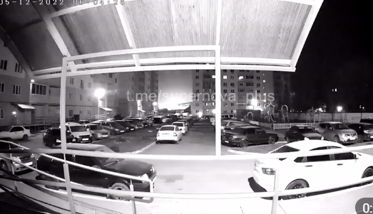 Snímky ze záznamu průmyslových kamer, kde je zachycen výbuch na letišti Engels