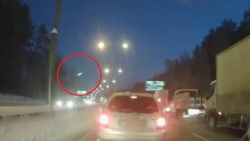 Záhadný zelený záblesk nedaleko ruských výzkumných laboratoří zachycený řidiči z okolí