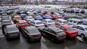 Ruský automobilový průmysl trpí nedostatkem součástek z dovozu.