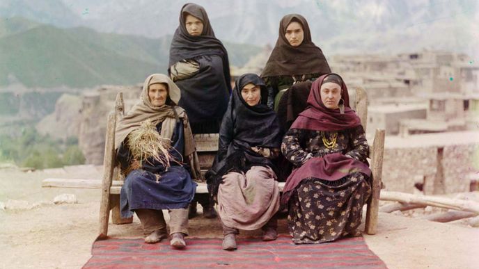 Sergej Prokudin-Gorskij, ikona ruské barevné fotografie. Snímky byly pořízeny ve všech koutech ruského samoděržaví, od Dagestánu, přes dnešní Uzbekistán, Arménii nebo část Turecka. 