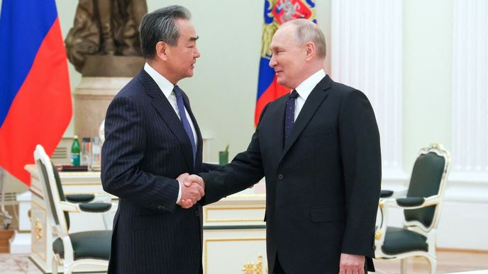 Přední čínský diplomt Wang I se ve středu setkal s ruským prezidentem Vladimirem Putinem.