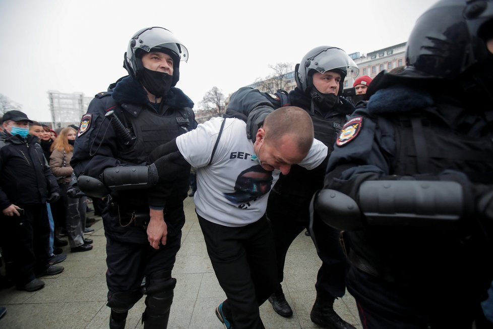 Při demonstracích na podporu Navalného bylo zatčeno přes 300 lidí, (23.01.2021).