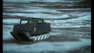 Bizarní ruské tanky: Vývrtky místo pásů, křídla na pancíři i obří velociped