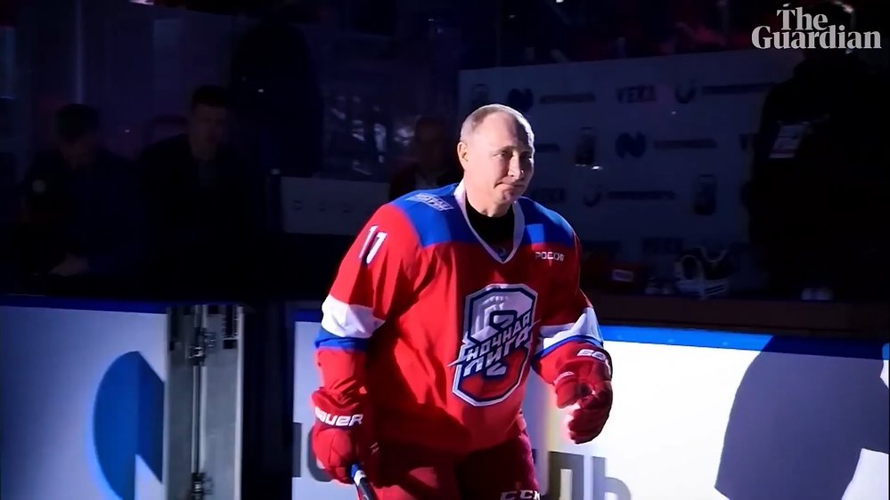 Vladimir Putin hraje hokej líp než profíci.