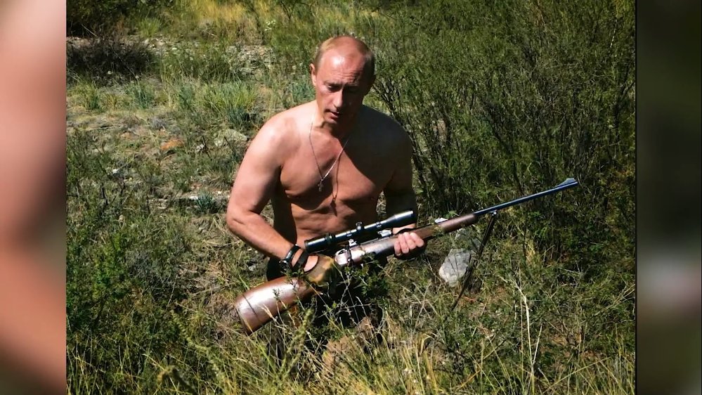 Putin loví zásadně nahoře bez.