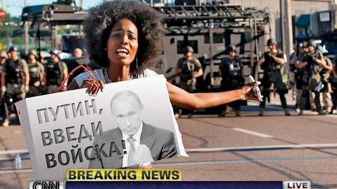 Ruský kreativec zveřejnil upravený snímek, na němž černošská protestující žádá Moskvu o pomoc