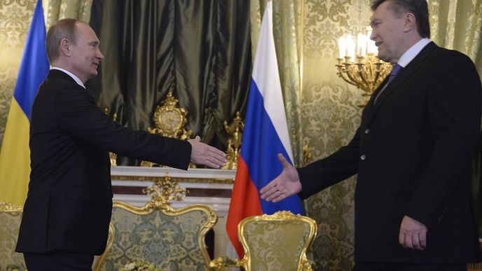 Ruský prezident Putin a jeho ukrajinský protějšek Janukovič podepsali dohodu o snížení ceny plynu