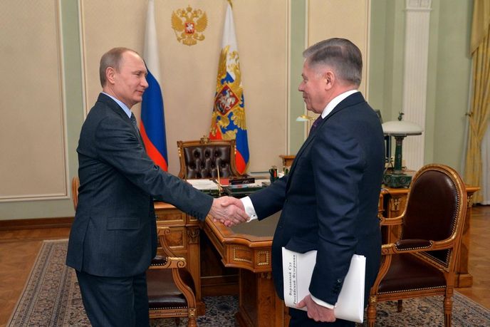 Ruská hlava státu Vladimir Putin a kyrgyzský prezident Almazbek Atambajev Ruská hlava státu Vladimir Putin a kyrgyzský prezident Almazbek Atambajev