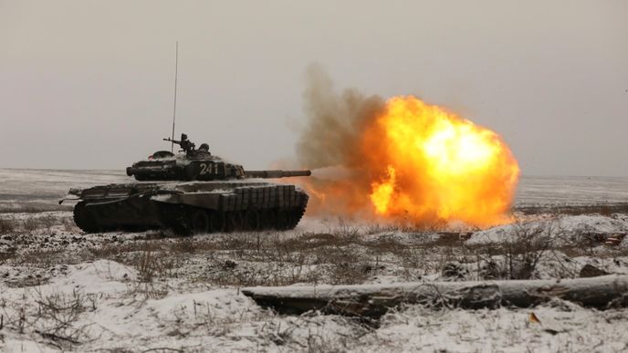 Ruský tank během nedávného cvičení u hranic s Ukrajinou