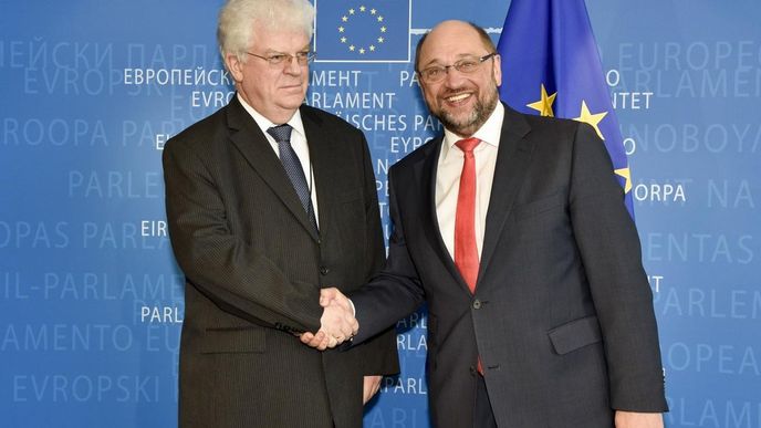 Ruský velvyslanec při EU Vladimir Čižov (vlevo) a předseda Evropského parlamentu Martin Schulz
