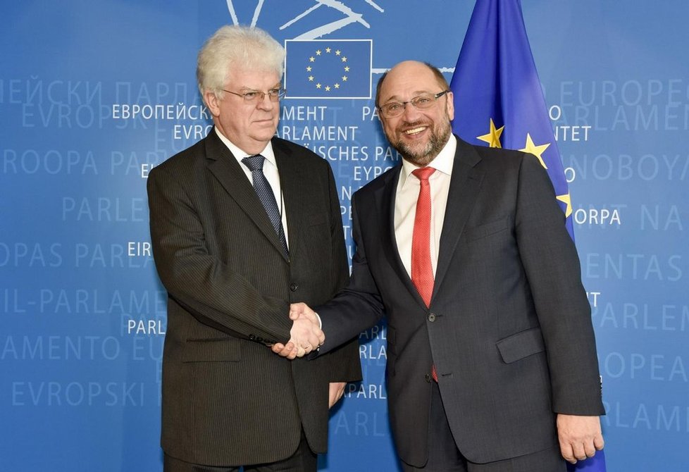 Ruský velvyslanec při EU Vladimir Čižov (vlevo) a předseda Evropského parlamentu Martin Schulz