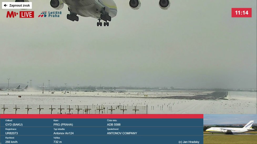 Obří letoun Antonov An124 Ruslan přistál z důvodu uzavření letiště v Lipsku v Praze.