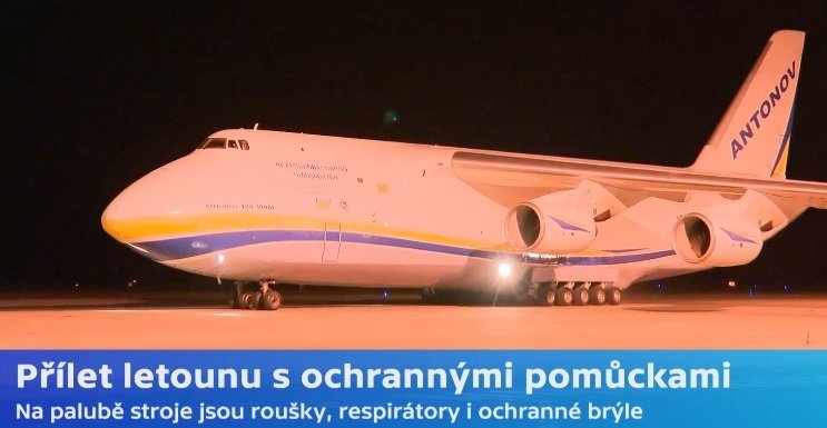 Ukrajinské letadlo Ruslan dopravilo z Číny do Česka  roušky, respirátory a další zdravotnický materiál.
