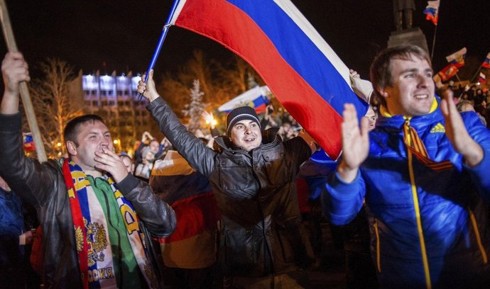 Rusové na Krymu slaví výsledky referenda