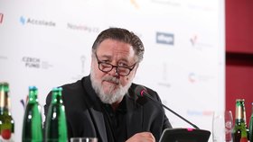 Russel Crowe na tiskové konferenci