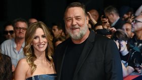 Russell Crowe a Britney Theriot