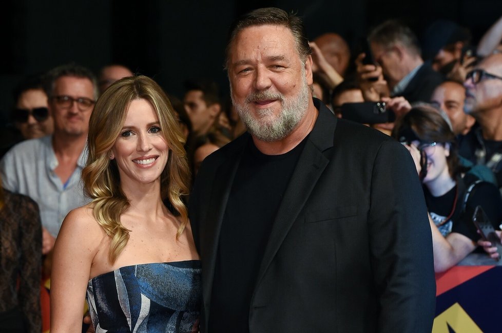 Russell Crowe a Britney Theriot