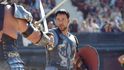 Russell Crowe dělal při natáčení Gladiátora velké problémy.