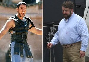 Tohle že je Gladiátor? Herec Russell Crowe je k nerozeznání: Panděro a cigárko v puse!