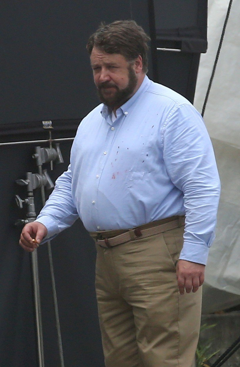 Russell Crowe byl při natáčení thrilleru v roce 2019 k nepoznání.