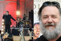 Zvedněte zadky a přijeďte do Varů, láká letošní hvězda festivalu Russell Crowe