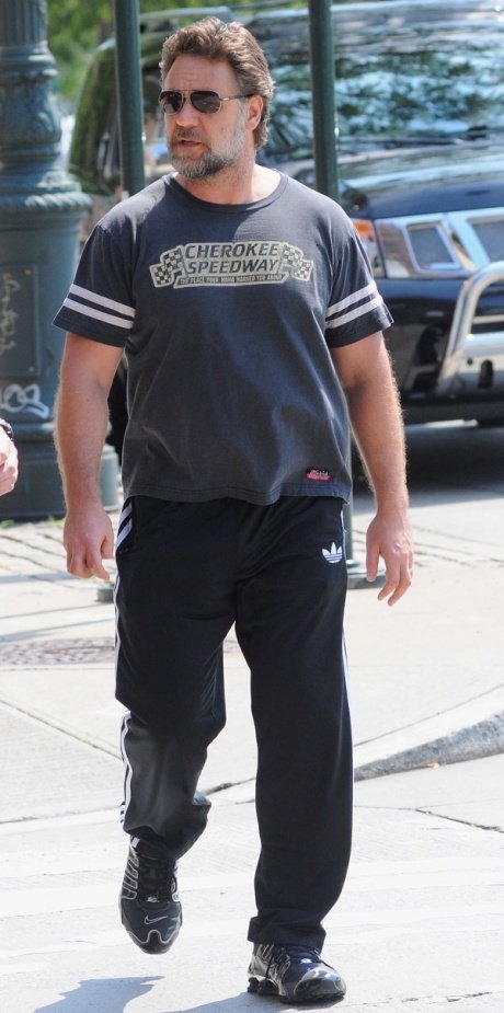 Russell Crowe opět ztloustl. Je z něho pořádně pupkatý strejda.