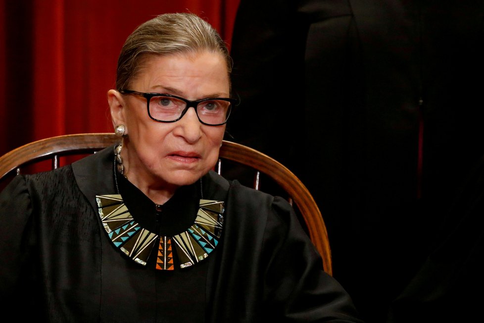 Velký smutek v USA: Členka nejvyššího soudu USA Ruth Bader Ginsburgová podlehla rakovině