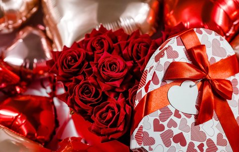 Valentýn se blíží: Kolik růží dát, co upéct a další věci, které určitě nevíte