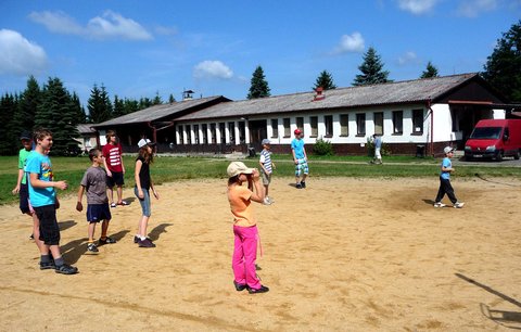 Kalamita ve škole v přírodě na Písecku: 145 dětí mělo zažívací problémy 