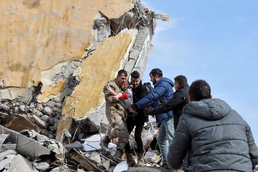 Muhammet Rüzgarová (5), vyproštěná víc než 24 hodin po otřesech (7. 2. 2023).
