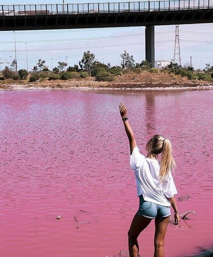 Jezero každoročně přiláká mnoho blogerů, kteří u něj rádi pózují.