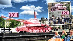 Růžový tank číslo 13, který stával na náměstí Sovětských tankistů, je znovu v Praze. Pohupuje se uprostřed Vltavy u Střeleckého ostrova.