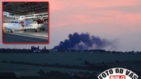 Na pražském letišti v Ruzyni hořelo v sobotu večer letadlo, dým byl vidět na kilometry daleko