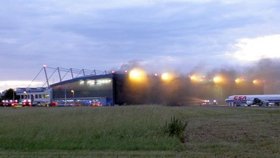 Drama na letišti: V jednom z ruzyňských hangárů vzplálo letadlo
