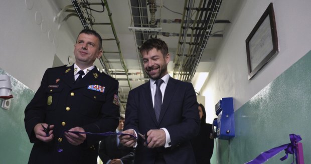 Současný generální ředitel Vězeňské služby Pavel Ondrášek (vlevo)si může oddechnout, ve funkci zůstává sám