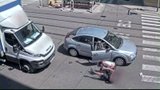 Křižovatka v Brně jako boxerský ring: Šoféři se porvali kvůli přednosti! Hrozí za to vězení