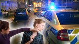 Dívčí rvačka v Praze: Šestnáctiletá brutálně napadla vrstevnice 