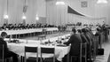 Zasedání komise RVHP pro mírové využití atomové energie bylo zahájeno 19. listopadu 1968 v pražském hotelu International. Na snímku celkový pohled do velkého sálu hotelu International.