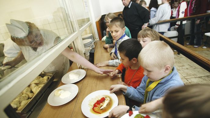 V dětství budou mít obědy zdarma, v dospělosti možná zažijí nový socialismus
